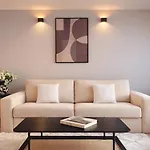 Champs Elysees - Prestige With Balcony Ac And View For 3 *