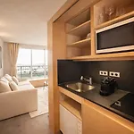 Champs Elysees - Prestige With Balcony Ac And View For 3 アパート パリ