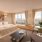 Champs Elysees - Prestige With Balcony Ac And View For 3 アパート パリ