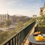 Champs Elysees - Prestige With Balcony Ac And View For 3 アパート パリ