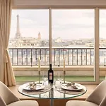 Champs Elysees - Prestige With Balcony Ac And View For 3 アパート パリ