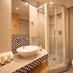 Champs Elysees - Prestige With Balcony Ac And View For 3 *