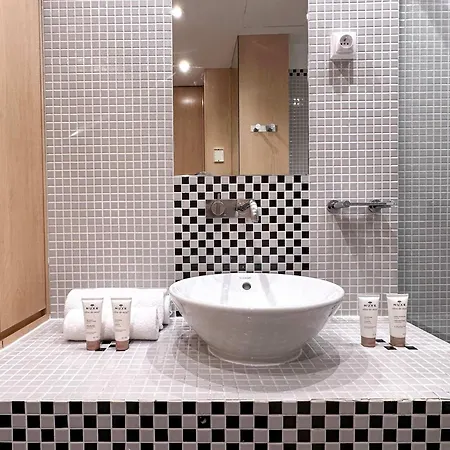 Champs Elysees - Prestige With Balcony Ac And View For 3 巴黎