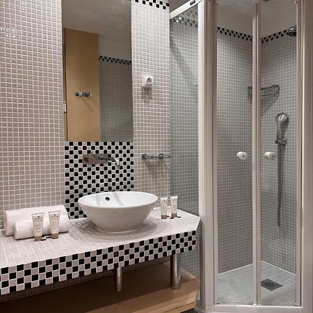 Champs Elysees - Prestige With Balcony Ac And View For 3