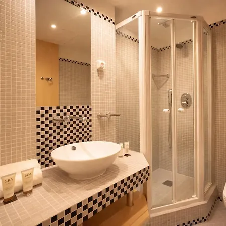 Champs Elysees - Prestige With Balcony Ac And View For 3 *