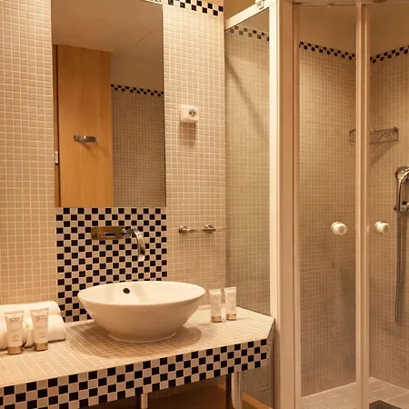 Champs Elysees - Prestige With Balcony Ac And View For 3 *