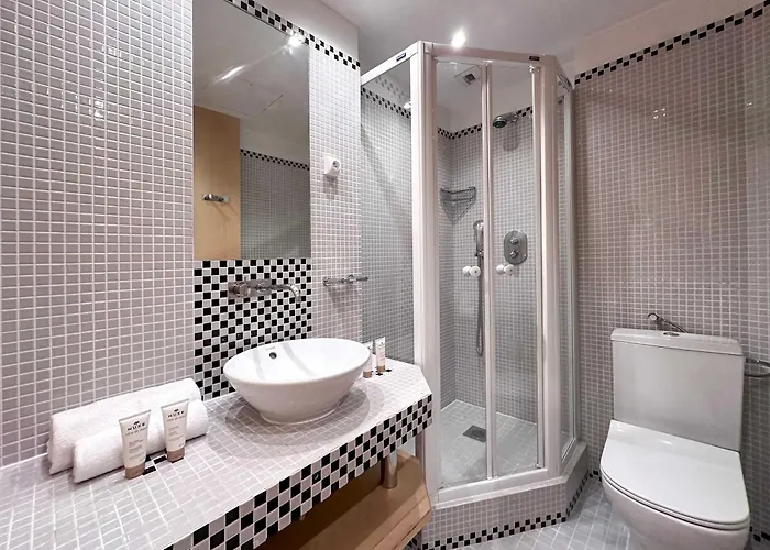 Champs Elysees - Prestige With Balcony Ac And View For 3