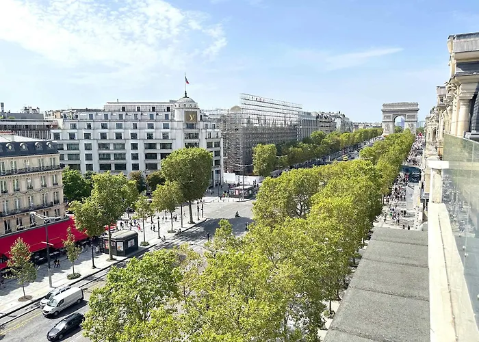 Champs Elysees - Prestige With Balcony Ac And View For 3 아파트 파리