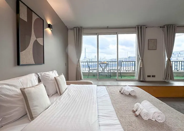 Champs Elysees - Prestige With Balcony Ac And View For 3 Διαμέρισμα