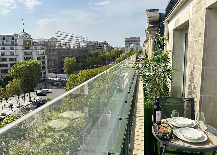 Champs Elysees - Prestige With Balcony Ac And View For 3 *